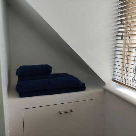 The Old Bar In Wiltshire - 1 Bedroom Guesthouse Chippenham  Luaran gambar