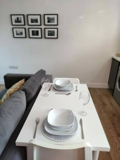 The Old Bar In Wiltshire - 1 Bedroom Guesthouse Chippenham  Luaran gambar