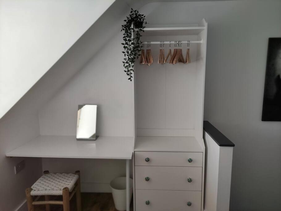 The Old Bar In Wiltshire - 1 Bedroom Guesthouse Chippenham  Luaran gambar